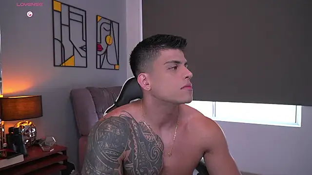 Snapshot of tyler_muscle1 chatting on February 2026 04:33:01 PM tyler muscle1 online show from February 2026 04:33:01 PM