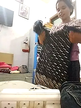 Snapshot of JHILMIL chatting on September 2025 06:27:02 AM JHILMIL online show from September 2025 06:27:02 AM