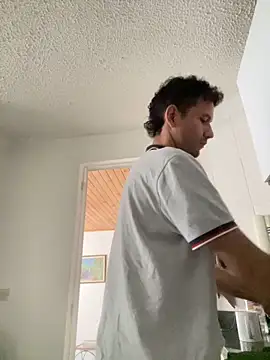 Michaell Spinelly online show from September 2025 03:17:02 PM