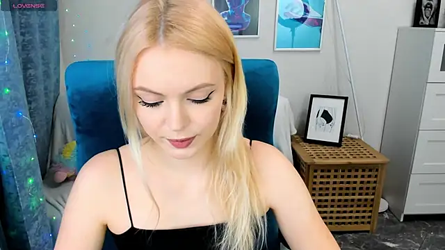 Snapshot of KatherineePierce chatting on May 2026 05:19:01 PM KatherineePierce online show from May 2026 05:19:01 PM