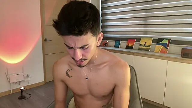 sweettaaron01 online show from November 2025 05:13:01 PM