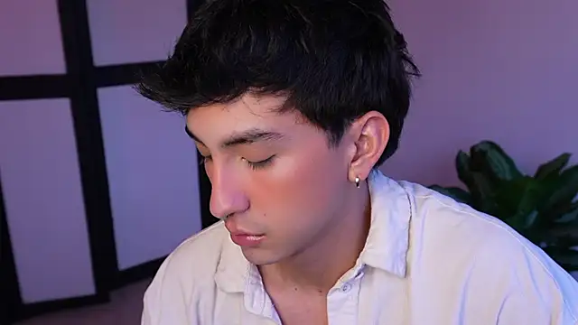 sweettaaron01 online show from June 2026 10:24:02 PM