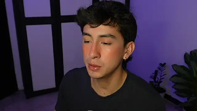 sweettaaron01 online show from June 2026 12:55:01 AM