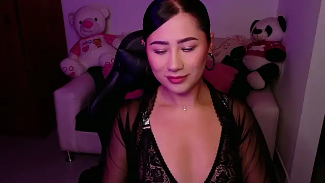 evelyn ch  online show from November 2025 11:10:02 AM