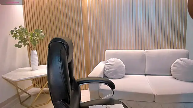 SarahYates online show from April 2026 04:11:01 AM