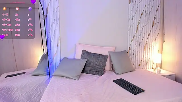 Snapshot of MissVioleet_ chatting on October 2025 05:22:02 PM MissVioleet online show from October 2025 05:22:02 PM