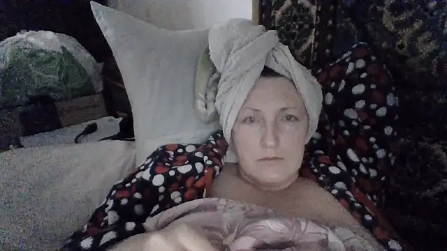 Snapshot of AllaSowinskaya chatting on November 2025 08:39:02 AM AllaSowinskaya online show from November 2025 08:39:02 AM