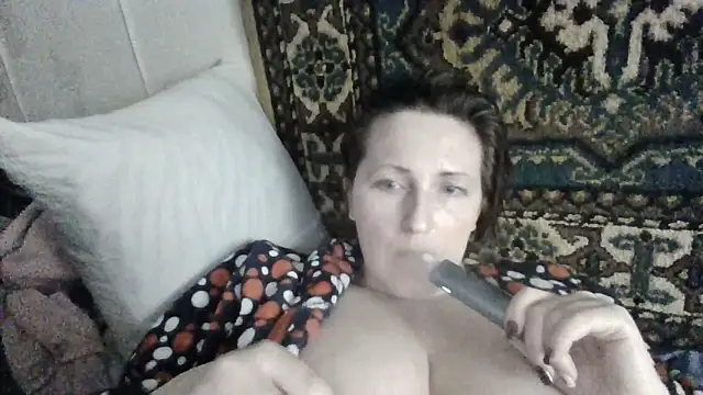 Snapshot of AllaSowinskaya chatting on December 2025 09:42:02 PM AllaSowinskaya online show from December 2025 09:42:02 PM