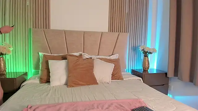 Victoria Beaumont online show from April 2026 12:10:01 PM