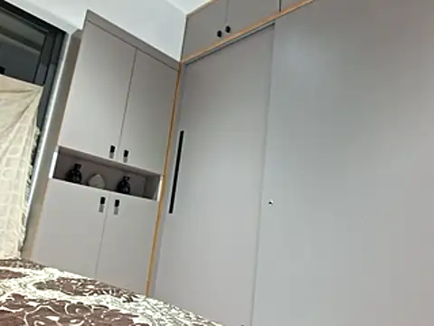 Vince-18 online show from November 2025 09:48:02 PM