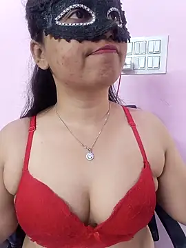 Iampriyaaa15 online show from November 2025 07:05:02 AM