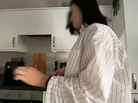 FrancescaXO online show from October 2025 08:27:02 AM