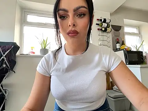 Snapshot of FrancescaXO chatting on June 2026 12:55:01 PM FrancescaXO online show from June 2026 12:55:01 PM