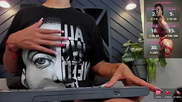 zoe martins  online show from October 2025 05:25:02 PM