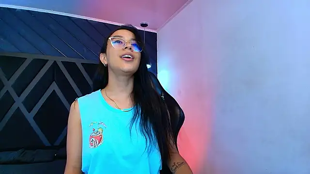 zoe martins  online show from February 2026 05:45:02 PM