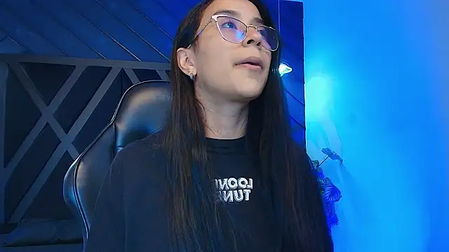 zoe martins  online show from February 2026 05:14:01 PM