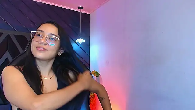 zoe martins  online show from April 2026 05:28:01 PM