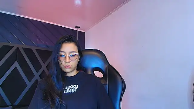 zoe martins  online show from April 2026 01:21:01 PM