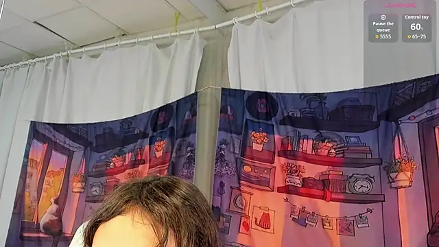 Snapshot of EmilyChaves chatting on November 2025 06:29:01 PM EmilyChaves online show from November 2025 06:29:01 PM