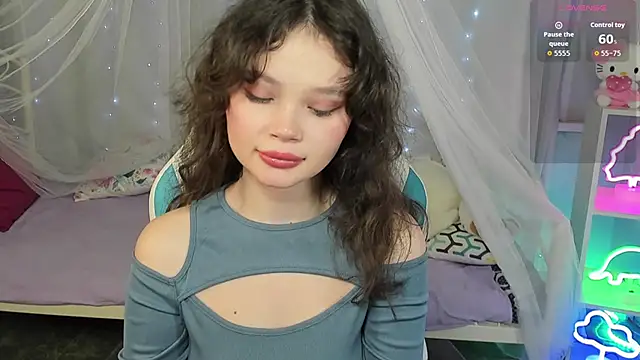 Snapshot of EmilyChaves chatting on November 2025 03:05:01 PM EmilyChaves online show from November 2025 03:05:01 PM