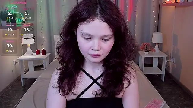 Snapshot of EmilyChaves chatting on June 2026 10:13:02 AM EmilyChaves online show from June 2026 10:13:02 AM