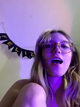 Snapshot of ReenKitty chatting on October 2025 07:51:01 AM ReenKitty online show from October 2025 07:51:01 AM