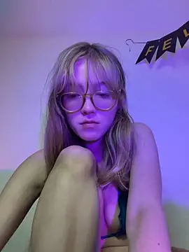 Snapshot of ReenKitty chatting on October 2025 04:46:02 AM ReenKitty online show from October 2025 04:46:02 AM