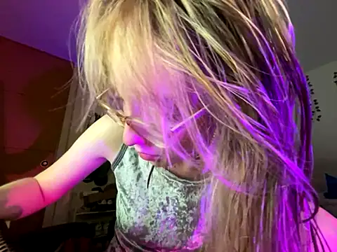 Snapshot of ReenKitty chatting on November 2025 03:29:02 AM ReenKitty online show from November 2025 03:29:02 AM