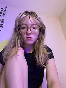 Snapshot of ReenKitty chatting on November 2025 04:23:02 AM ReenKitty online show from November 2025 04:23:02 AM