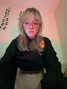 Snapshot of ReenKitty chatting on December 2025 04:40:02 AM ReenKitty online show from December 2025 04:40:02 AM