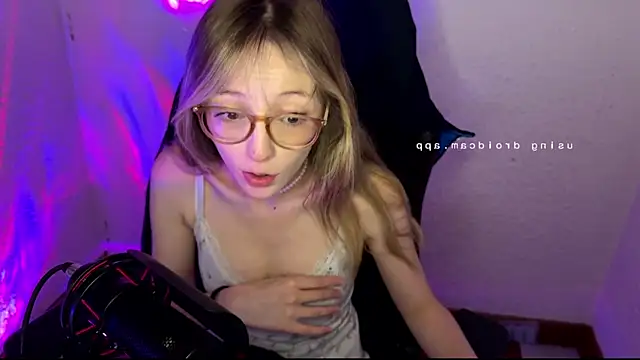 ReenKitty online show from May 2026 04:09:02 AM