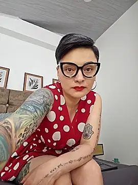 Daniela Leonn online show from November 2025 07:25:02 PM