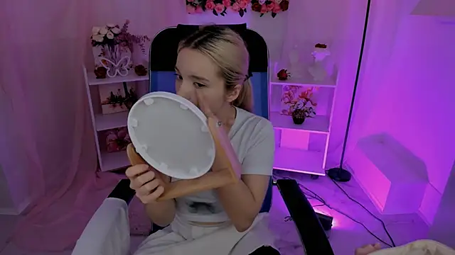 Snapshot of AuroraWrenfield chatting on October 2025 04:29:01 AM AuroraWrenfield online show from October 2025 04:29:01 AM