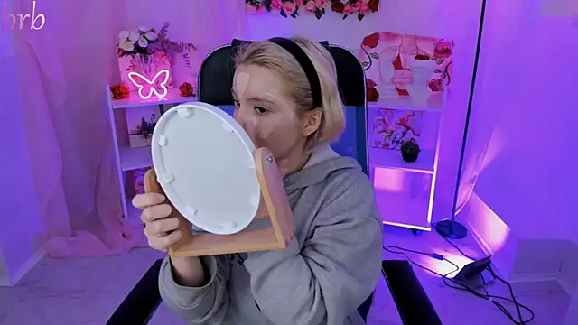 Snapshot of AuroraWrenfield chatting on November 2025 04:14:02 AM AuroraWrenfield online show from November 2025 04:14:02 AM