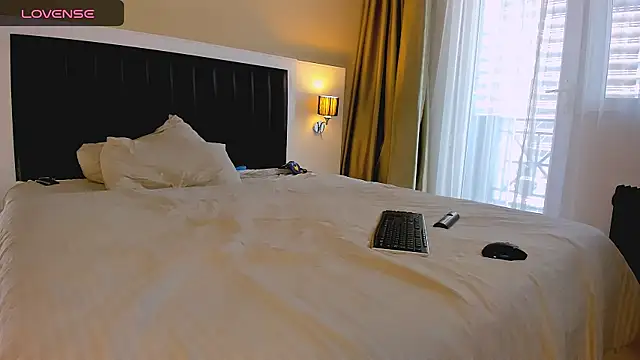 marrenaa online show from December 2025 07:06:02 AM