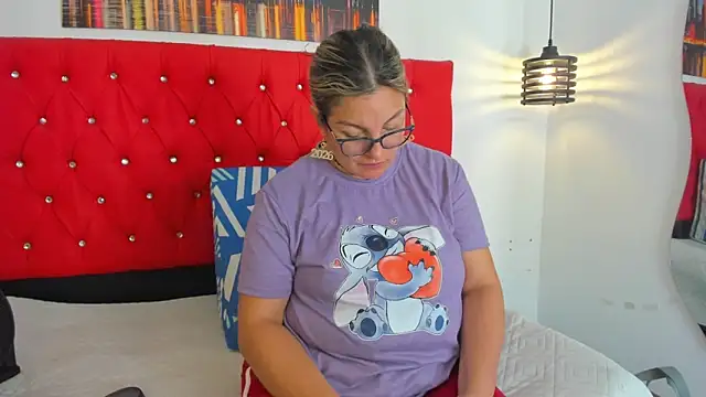 carolinacrus01 online show from December 2025 04:58:02 PM