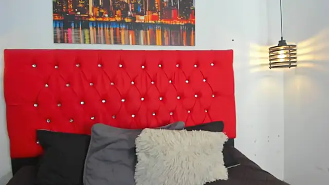 carolinacrus01 online show from February 2026 04:47:02 PM