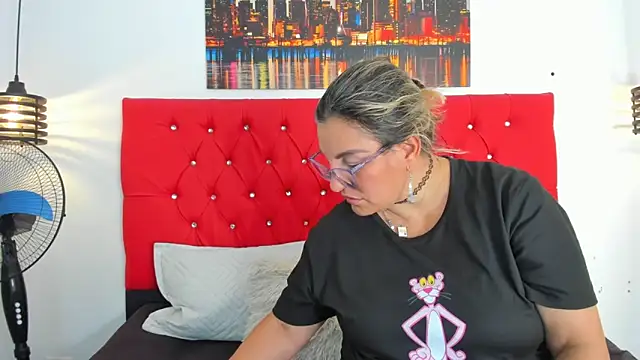 carolinacrus01 online show from February 2026 03:19:02 PM