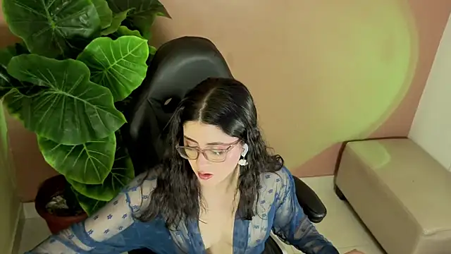 Snapshot of LiLLiAnderson chatting on September 2025 11:37:02 AM LiLLiAnderson online show from September 2025 11:37:02 AM