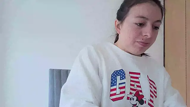 Snapshot of MiaKimky chatting on October 2025 04:37:01 PM MiaKimky online show from October 2025 04:37:01 PM