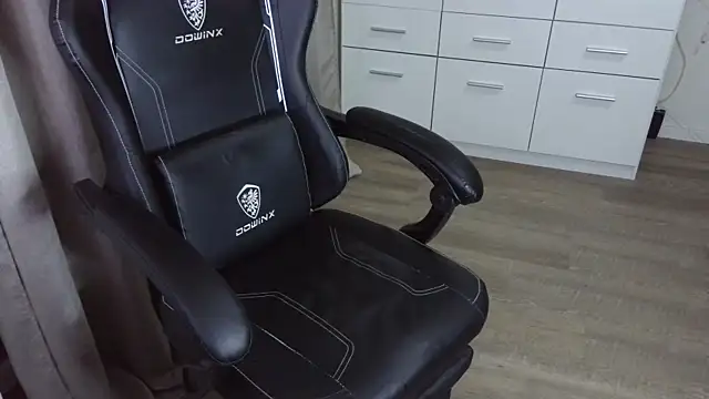 Snapshot of Milo9210 chatting on September 2025 10:10:02 PM Milo9210 online show from September 2025 10:10:02 PM