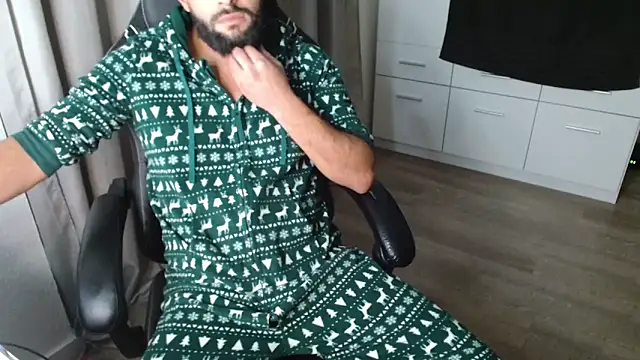 Snapshot of Milo9210 chatting on October 2025 08:10:01 PM Milo9210 online show from October 2025 08:10:01 PM