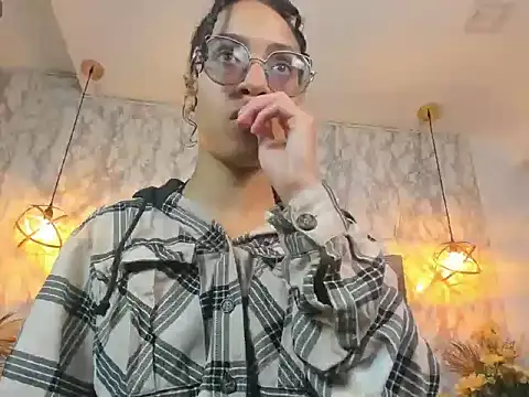 Hanna Cornee  online show from September 2025 01:38:01 PM