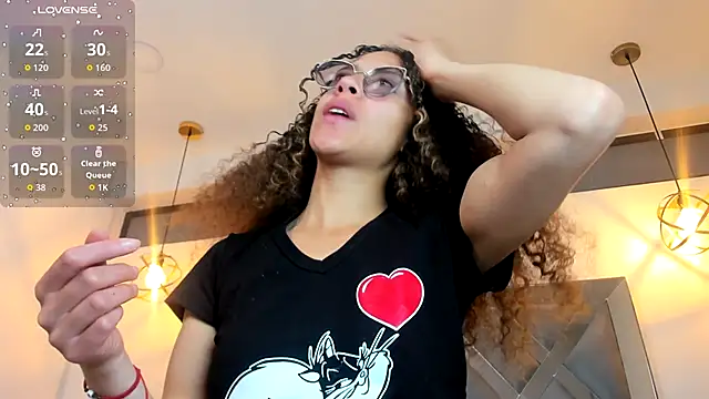 Hanna Cornee  online show from October 2025 01:42:02 PM