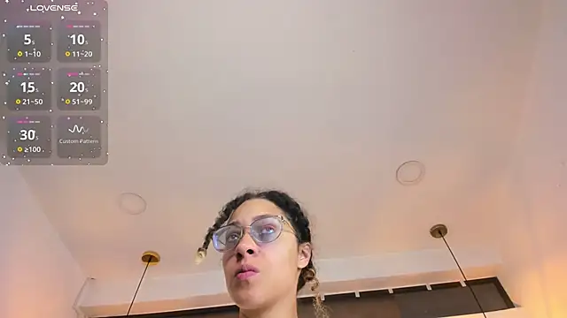 Hanna Cornee  online show from January 2026 12:20:02 PM