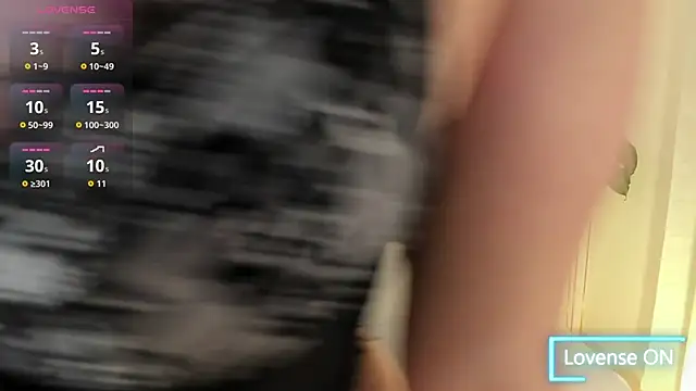 Lea Joness online show from October 2025 11:24:02 PM