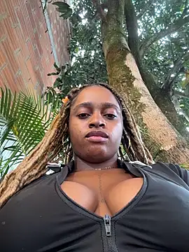 Snapshot of darle_volant chatting on May 2026 09:55:01 PM darle volant online show from May 2026 09:55:01 PM