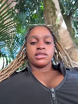 Snapshot of darle_volant chatting on May 2026 02:13:02 PM darle volant online show from May 2026 02:13:02 PM