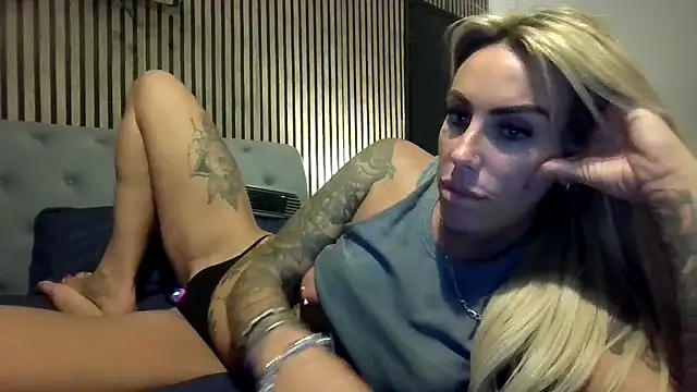 poppyinga1 online show from November 2025 10:19:02 PM