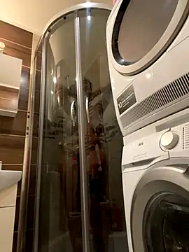 Piggiteablacktea online show from November 2025 05:24:02 PM